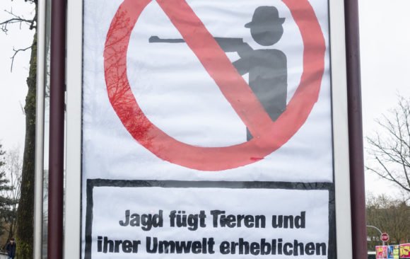 „Jagdsabotage rettet Leben!“ – Adbusting Aktion „Jagdsabotage rettet Leben!“ – Adbusting Aktion