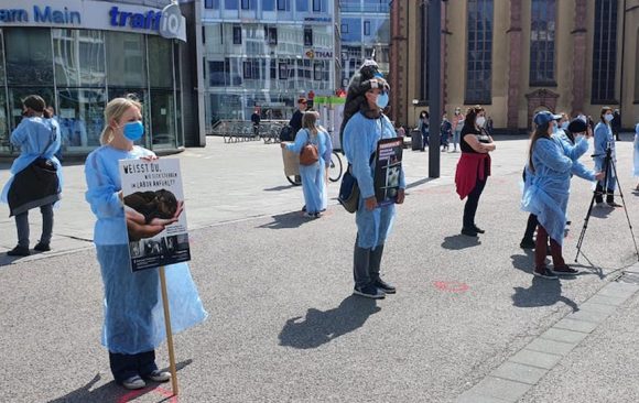 Frankfurt: Silent Lines anlässlich des „Internationalen Tags zur Abschaffung der Tierversuche“