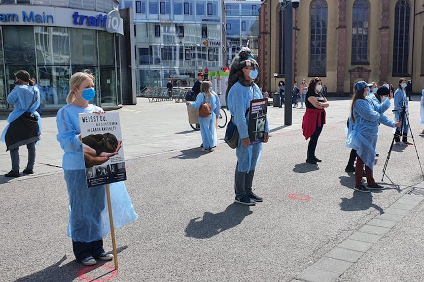 Frankfurt: Silent Lines anlässlich des “Internationalen Tags zur Abschaffung der Tierversuche”